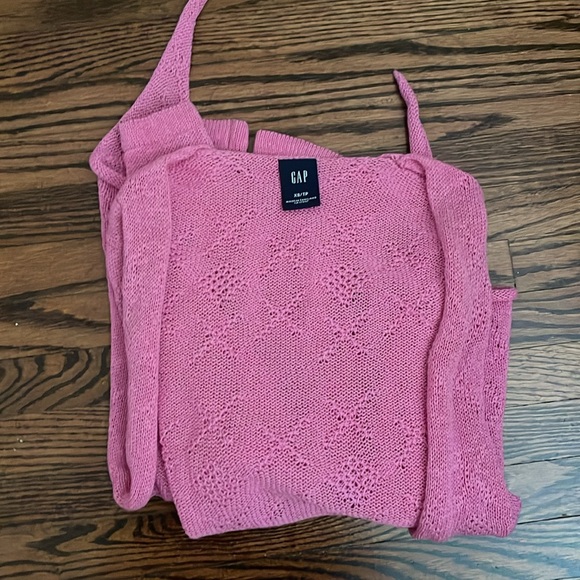 NWOT Women’s Gap size xs shrug w/sleeves. Beautiful pink shade. Ties in front. - Picture 7 of 7